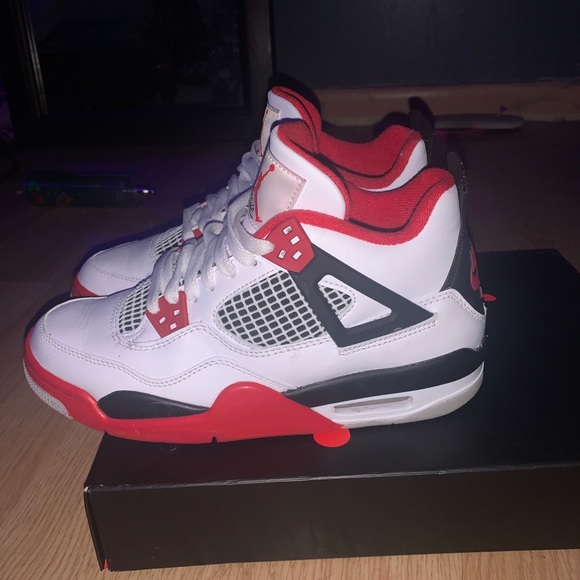Air Jordan retro 4’s og fire reds - Picture 3 of 10